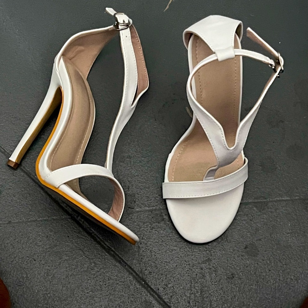 WHITE STRAPPY HEELS (NEW!)